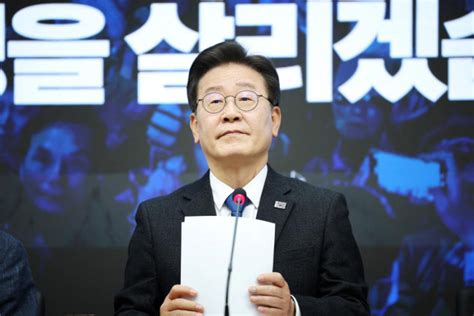 jakol men twitter|South Korean Man Sentenced to 15 Years for Stabbing Party Leader.